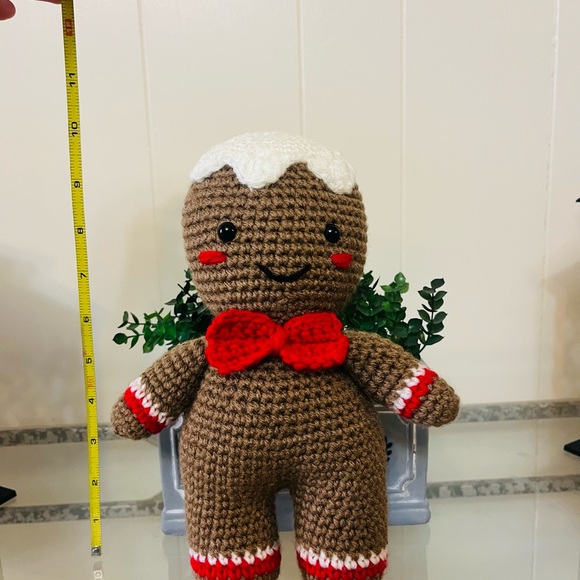 Crocheted Gingerbread with Icing - Picture 3 of 4